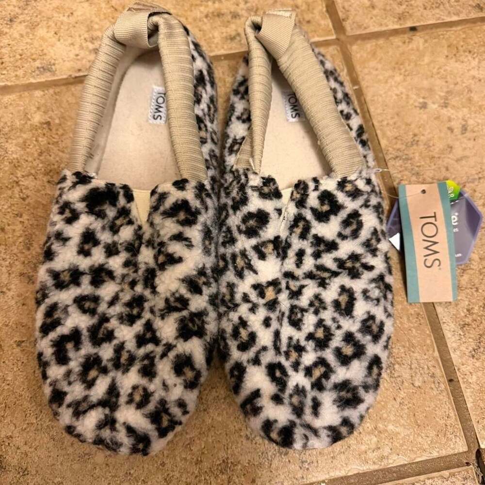 TOMS Alpargata Resident Size 7 Egret Snow Leopard Fleece Shoes